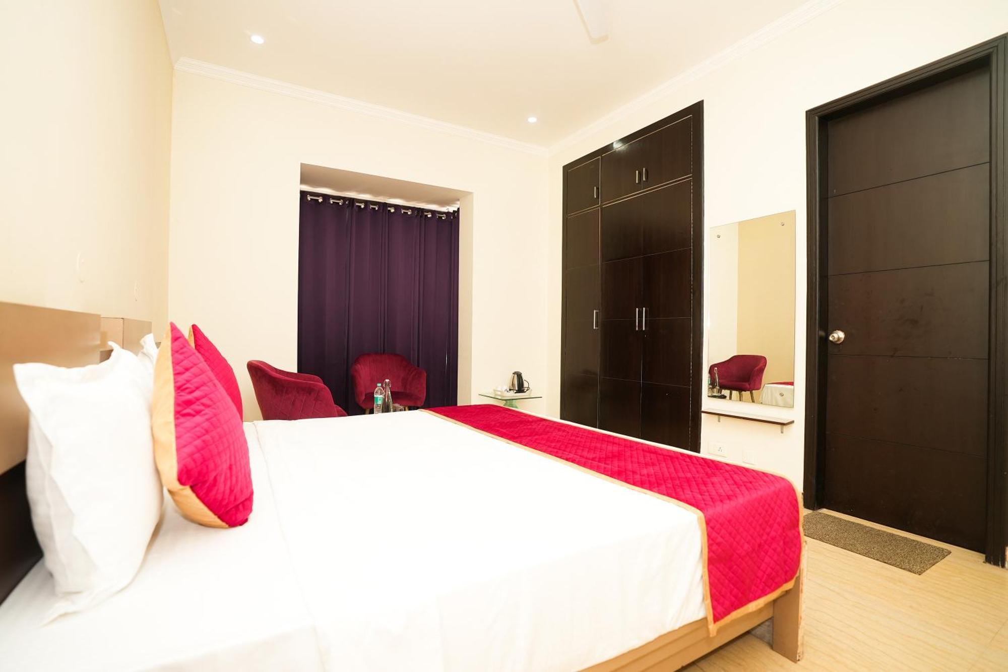 Hotel A.P Residency Гургаон Екстериор снимка