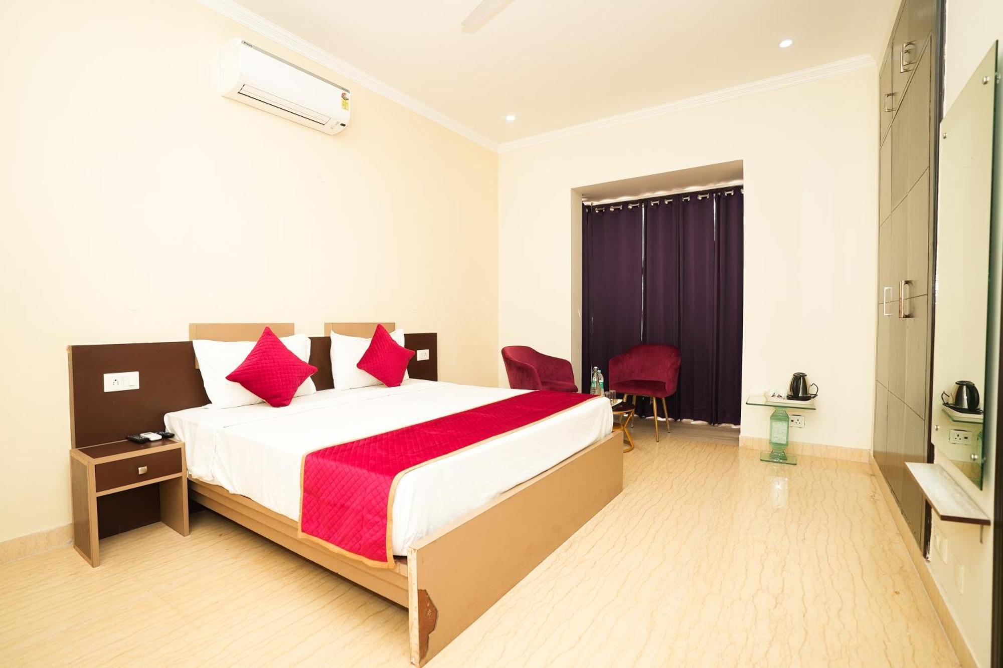 Hotel A.P Residency Гургаон Екстериор снимка