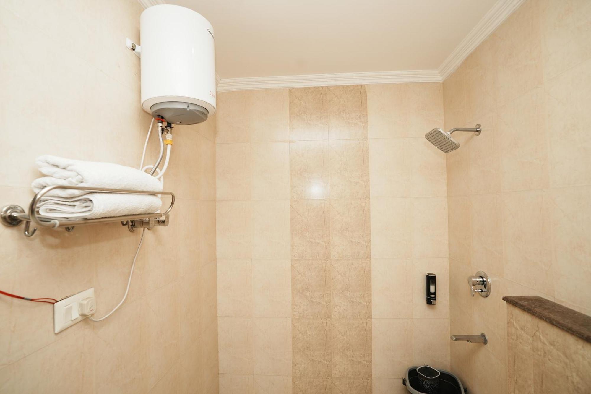 Hotel A.P Residency Гургаон Екстериор снимка