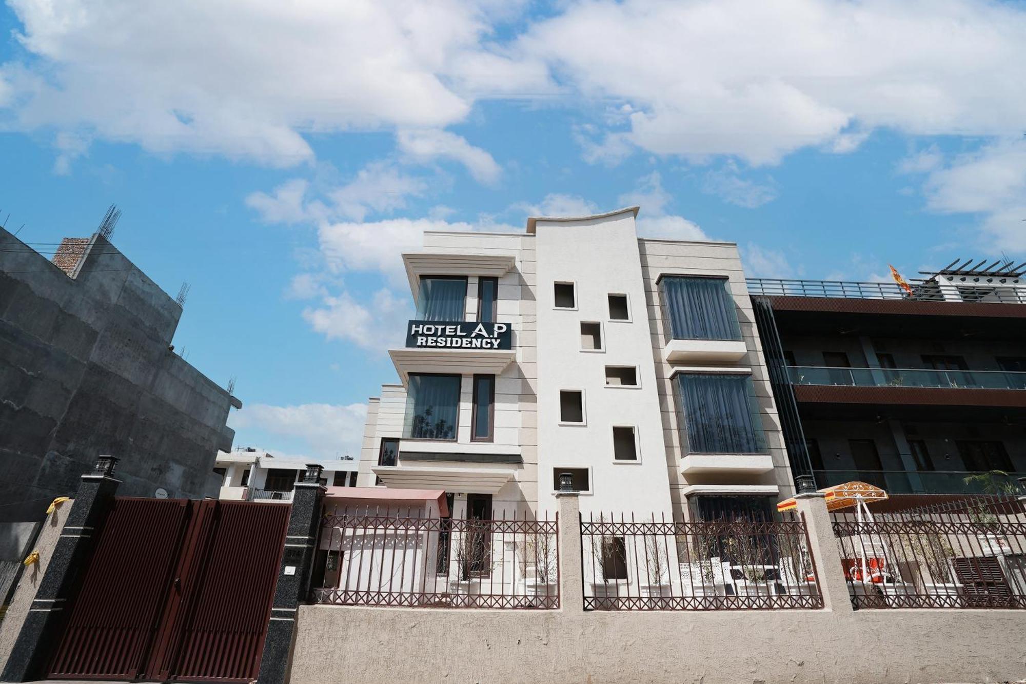 Hotel A.P Residency Гургаон Екстериор снимка